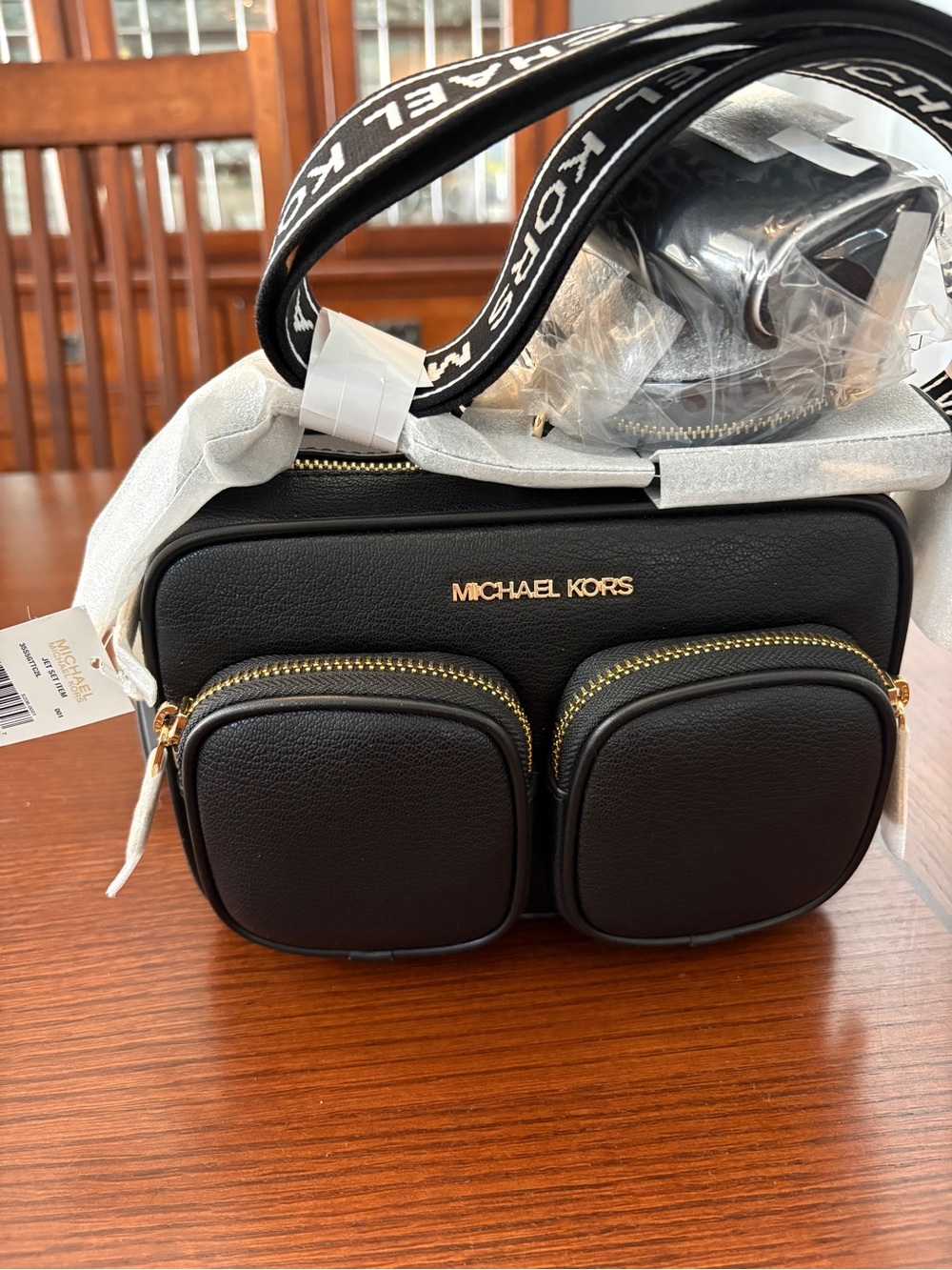 💯% Authentic! Michael Kors Black Leather jet set Crossbody Bag. 💼